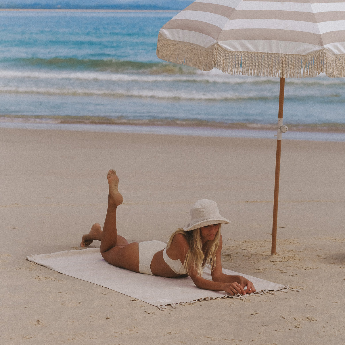 Low Tide Beach Umbrella & Beach Chair Set